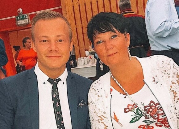- VAR REDD: Da Johns mamma fikk påvist kreft, ble han livredd. Han ville ikke miste henne, og. I dag er hun friskmeldt, og mor og sønn har et godt forhold. Dette bildet la John på Instagram nylig, der han til sine 20 000 følgere skrev «Kvinnen i mitt liv». Foto: Privat - VAR REDD: Da Johns mamma fikk påvist kreft, ble han livredd. Han ville ikke miste henne, og. I dag er hun friskmeldt, og mor og sønn har et godt forhold. Dette bildet la John på Instagram nylig, der han til sine 20 000 følgere skrev «Kvinnen i mitt liv». Foto: Privat